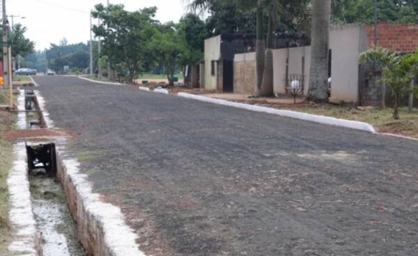 Concretan obras de empedrados en el km 6,5 Monday de CDE