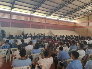 Jóvenes estudiantes de Mariscal Estigarribia en jornadas de integración con Carmelo Peralta