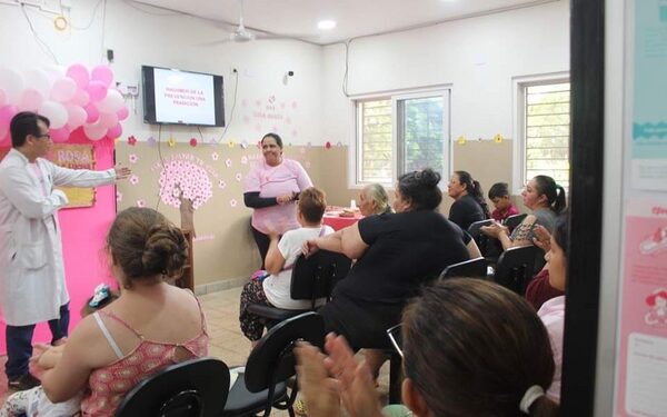 Charla de prevención contra el Cáncer de Mama en la USF Isla Guazú de Ciudad del Este