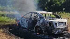 Cambista sufre violento asalto en Encarnación: Policía halla su auto incinerado