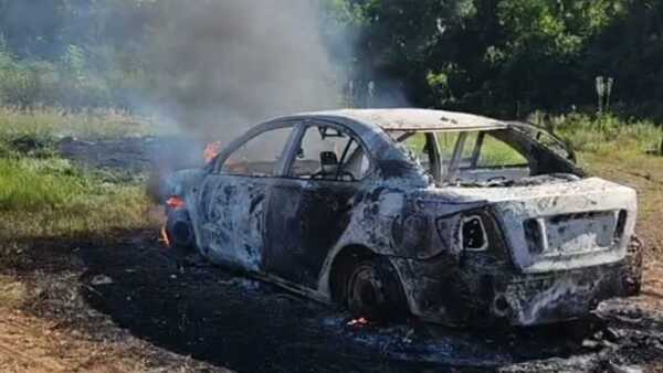 Cambista sufre violento asalto en Encarnación: Policía halla su auto incinerado