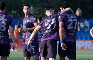Marca el gol de la victoria y recibe insultos de sus propios hinchas