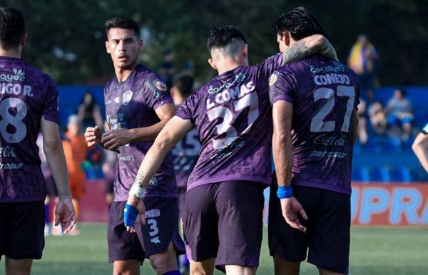 Marca el gol de la victoria y recibe insultos de sus propios hinchas