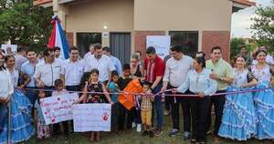 Diario HOY | Entregan más de 400 viviendas en Alto Paraná