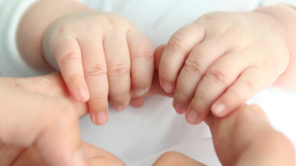 Minna convoca a familias para acoger temporalmente a un bebé de dos meses - trece
