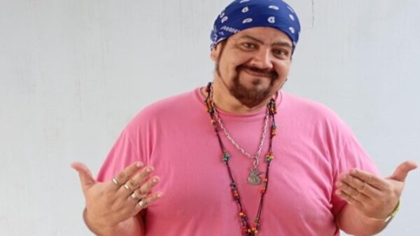 ¡Debuta como director de teatro!