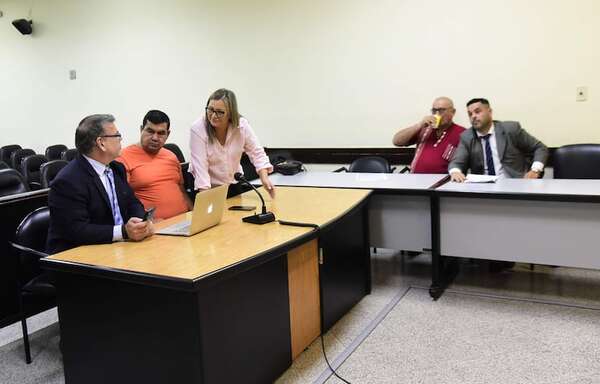 Policías se suman a recusación de Walter Bower y traban juicio por torturas - Nacionales - ABC Color