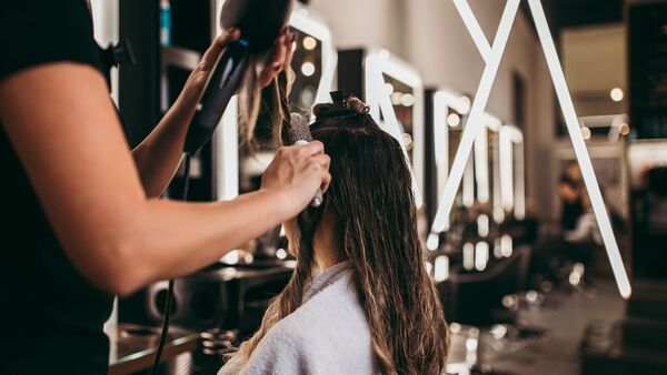 Congreso debate ley para formalizar la industria de la belleza - SNT