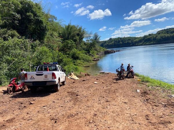 Mayor Otaño: Adolescente desaparece en el Río Paraná tras hundirse su embarcación