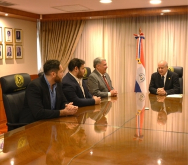 Reunión con Presidente de la Corte a fin de fortalecer la colaboración en DDHH y Medio Ambiente.