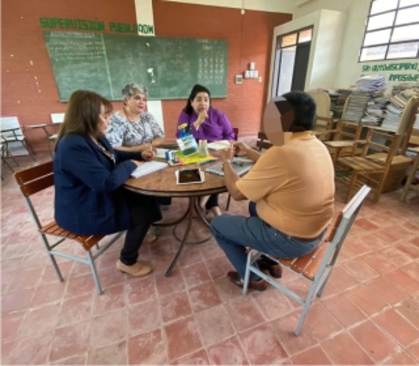 Reunión con el líder de comunidad indígena a fin de coordinar trabajos.