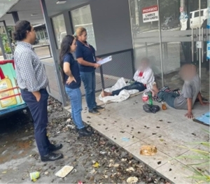 Intervención en Barrio Los Laureles para asistir a adulto mayor en situación de vulnerabilidad.