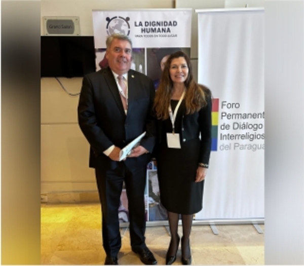 El Defensor del Pueblo participa en el foro FIDELA y recibe donación de kits de higiene.
