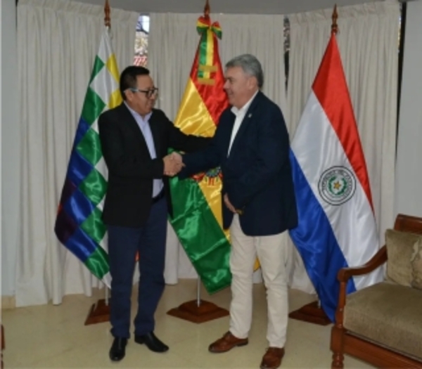 El Defensor del Pueblo mantuvo una reunión con el Embajador de Bolivia, Sr. Rufino Pasquito.