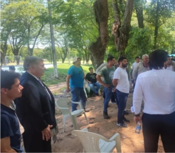 Verificación in situ de personas detenidas tras eventos ocurridos cerca del Congreso.