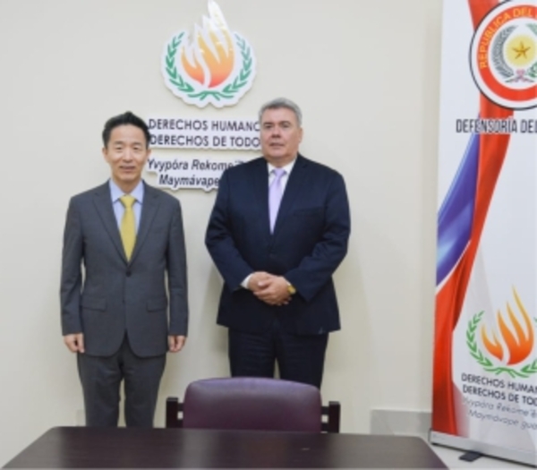 Embajador de la República de Corea realizo una visita de cortesía al Defensor del Pueblo.