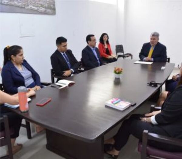 Entrega de Certificados de participación de la sesión presencial de Taller sobre Derechos Humanos.