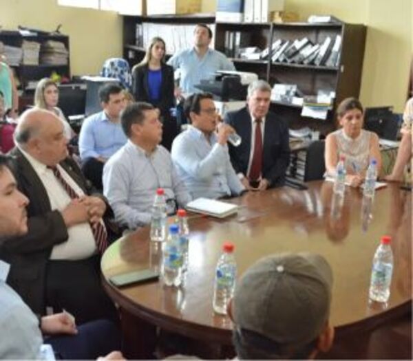 Reunión multisectorial en la sede del Indi con representantes de comunidades indÍgenas.