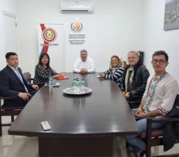 Reunión entre el Defensor del Pueblo Abg. Rafael Ávila y representantes de PRONASIDA.