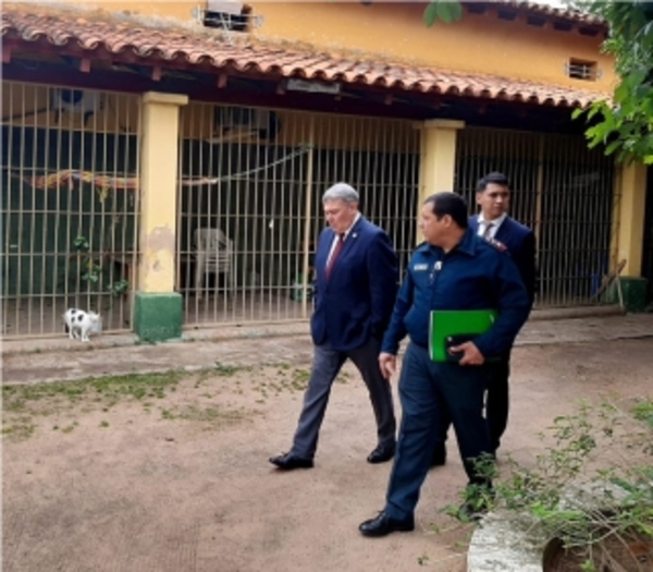 El Defensor del Pueblo, Rafael Ávila, visitó el Penal de Viñas Cué, tras denuncias anónimas de torturas.