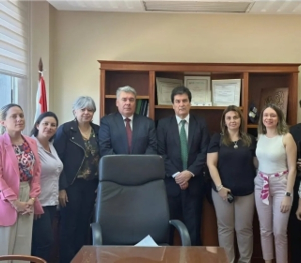 El Defensor lidera reunión sobre medio ambiente por proliferación de estaciones de servicios.