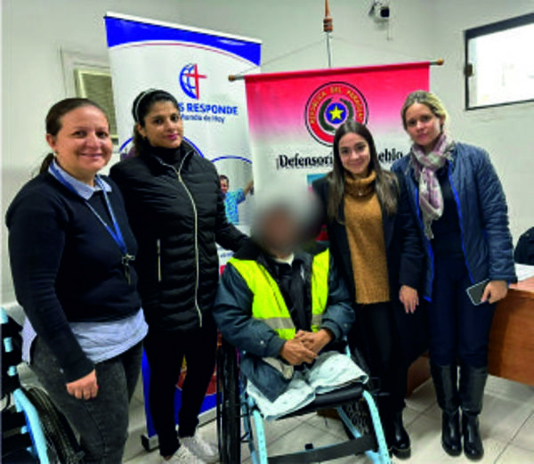 Gracias a gestiones de la Defensoría del Pueblo se realizó la entrega de 4 sillas de ruedas.