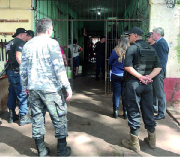 El Defensor llegó hasta la Penitenciaria Regional de CDE, a fin de realizar relevamiento de datos.
