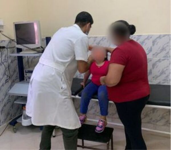 Intervención y gestión a fin de agilizar la fecha para la cirugía de una menor.