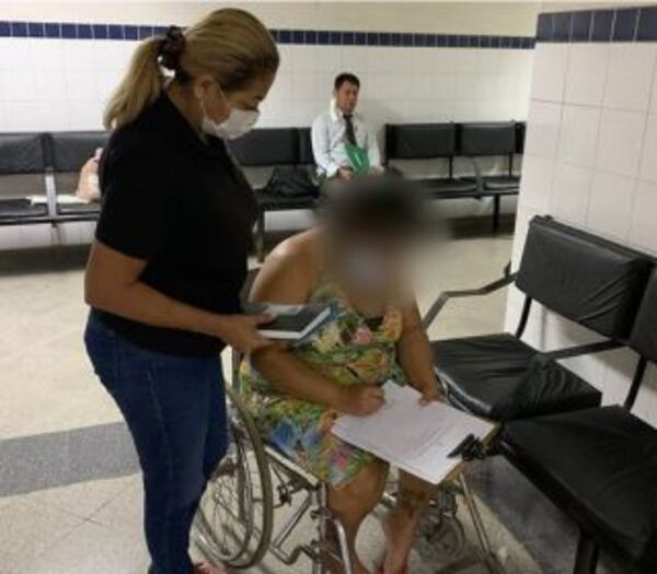 Gestiones a fin de lograr cobertura de estudios médicos para una cirugía.