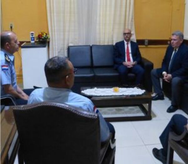 El Defensor del Pueblo mantuvo un encuentro con el Comandante de la Policía Nacional.