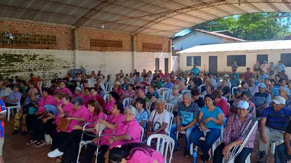 Reunión Informativa sobre la propuesta de Ley de Pensión para Adultos Mayores en Barrio Chaipé