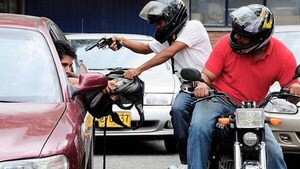 Asaltantes se llevan más de G. 60 millones de camionero en Loma Pytã
