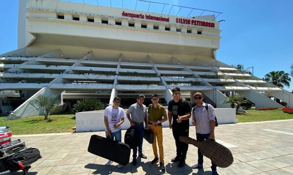 ¡Desde Maracaná, Paraguay! Alder Alcides voló hoy con su equipo para llevar su música al escenario internacional