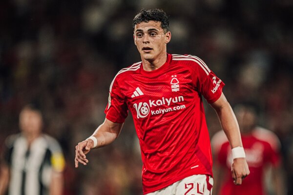 Versus / Otro triunfazo del Nottingham Forest con Ramón Sosa en cancha