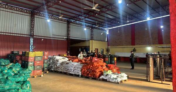 La Nación / Fiscalía se incautó de 15 mil kilos de productos frutihortícolas de un depósito de CDE