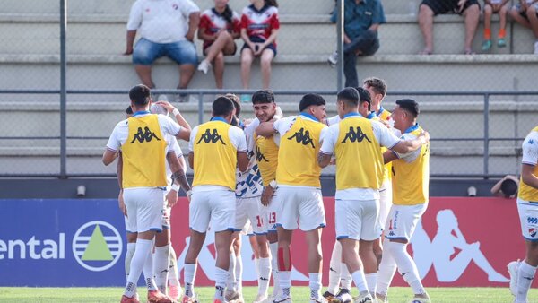 Nacional gana y mete presión