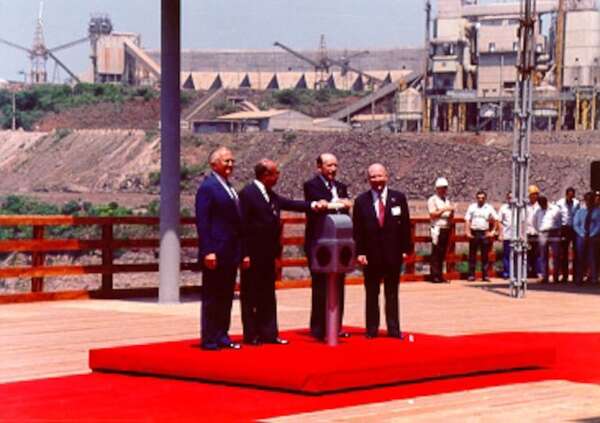 Se cumplen 40 años de la inauguración oficial de la Central Hidroeléctrica Itaipú - Economía - ABC Color