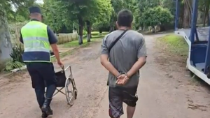 Presuntos adictos se roban silla de ruedas del Hospital de Piribebuy