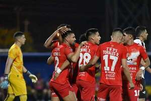 Libertad vs. Sportivo Ameliano: Ameliano le endosa su quinta derrota consecutiva al campeón - Fútbol - ABC Color