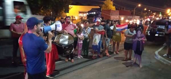 Ñemby: continúa protesta contra el Indi - Nacionales - ABC Color