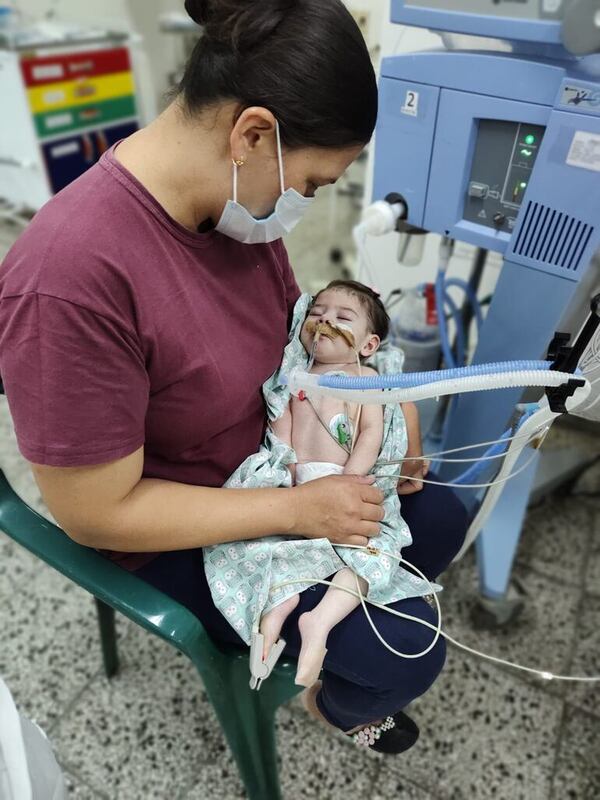 Exitosa cirugía de la pequeña Ailana Milagros, bebé diagnosticada con Síndrome de Rett - Nacionales - ABC Color