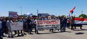 Pobladores de Ñeembucú cierran ruta PY 19 en reclamo de caminos de todo tiempo - Nacionales - ABC Color