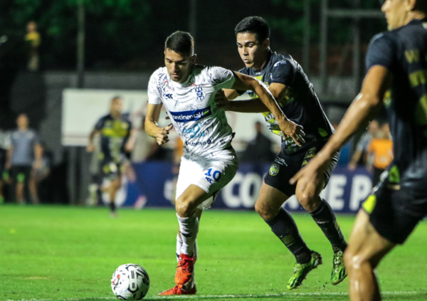Versus / El 2 de Mayo busca prenderse de vuelta en la pelea por el título