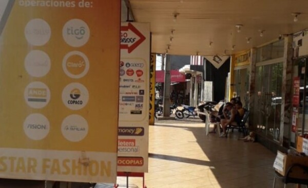 Tres delincuentes asaltan y hieren a cajero de un local comercial