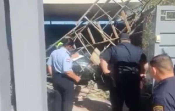 Pintor murió en un domicilio al caer de un andamio - Noticiero Paraguay