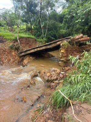 Ñumí: poblador clama por la reconstrucción de un puente en el acceso a su propiedad - Nacionales - ABC Color