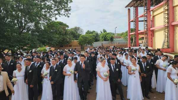Horqueta celebra la boda comunitaria más grande del país: 168 parejas dicen “¡Sí, acepto!”
