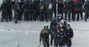 La Nación / Bolivia: 14 heridos y 44 detenidos dejan bloqueos de rutas