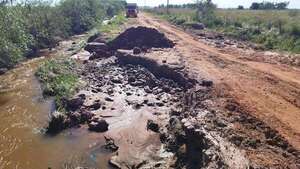 Desvíos de cauces hídricos afectan caminos vecinales en Santa Rosa, Misiones - Nacionales - ABC Color