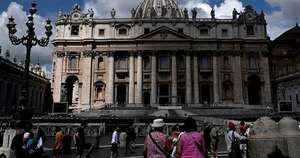 La Nación / La Iglesia Católica deja “abierta” la cuestión de la ordenación de las mujeres, tras una cumbre mundial